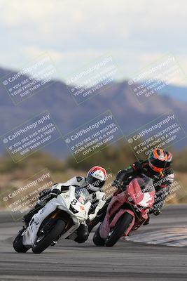 media/Nov-16-2025-Race Pace (Sun) [[8c5fa54630]]/Non Verified Riders (1st 20 Minutes)/5-Turn 15 (110pm)/